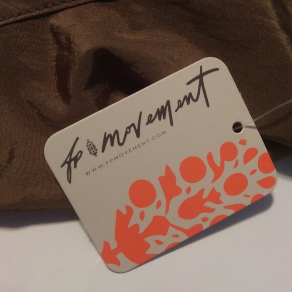 NWT FP movement The way home shorts  size Large army color  built in briefs - Picture 8 of 16